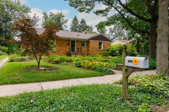 front view picture of 1447 Sunset Road, Ann Arbor, MI. 48103