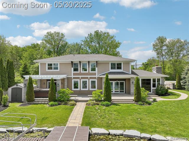 front view picture of 13525 Torrey Road, Fenton, MI. 48430
