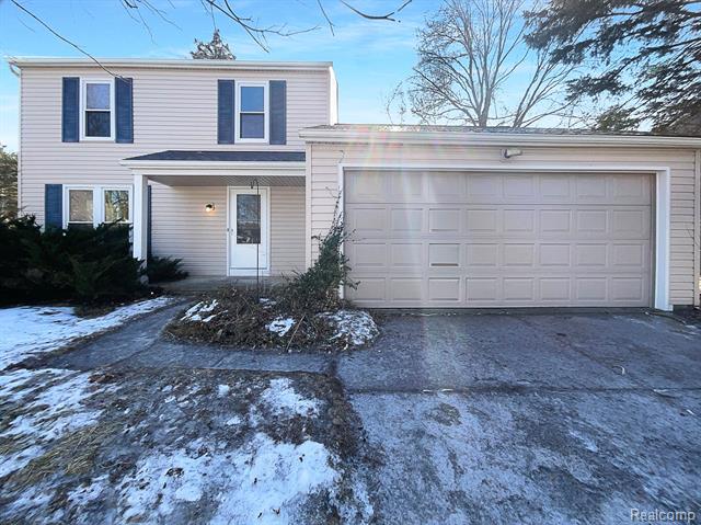 front view picture of 35127 Concord Ln, Farmington, MI. 48331