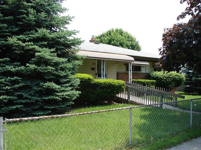 front view picture of 1009 Buick Avenue, Ypsilanti, MI. 48198
