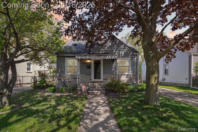front view picture of 812 N Kenwood Ave, Royal Oak, MI. 48067