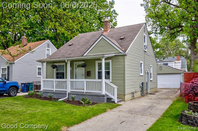 front view picture of 812 N Edgeworth Ave, Royal Oak, MI. 48067