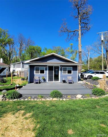 front view picture of 11329 E Shore Drive, Whitmore Lake, MI. 48189
