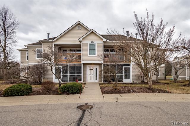 front view picture of 1563 Oakfield Drive, Ann Arbor, MI. 48108