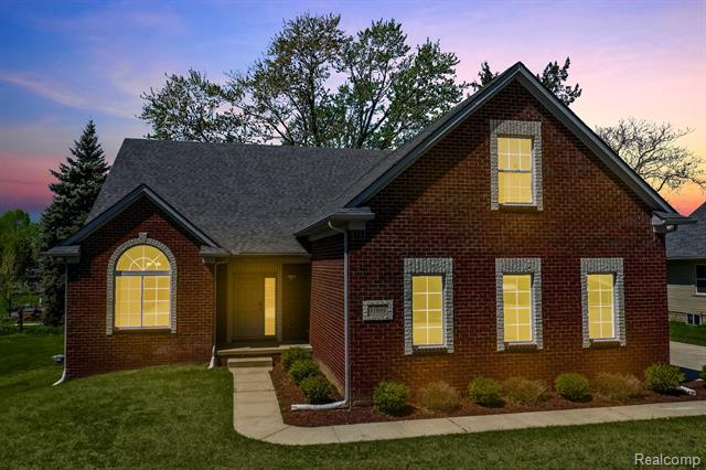 front view picture of 11895 Adams Court, Livonia, MI. 48150