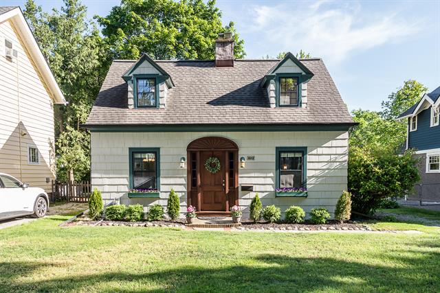 front view picture of 1512 Brooklyn Avenue, Ann Arbor, MI. 48104