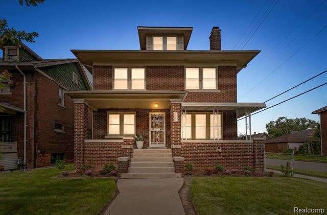front view picture of 5302 Burns Street, Detroit, MI. 48213