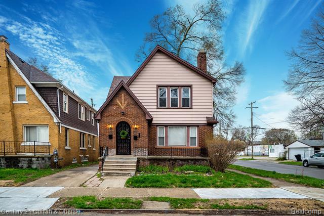 front view picture of 17215 Warrington, Detroit, MI. 48221