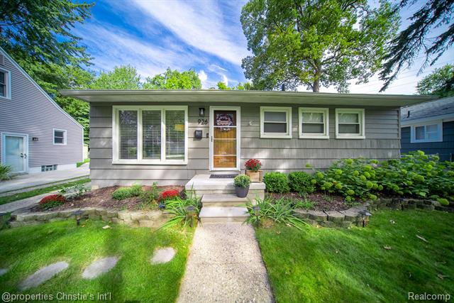 front view picture of 926 Catalpa Dr, Royal Oak, MI. 48067