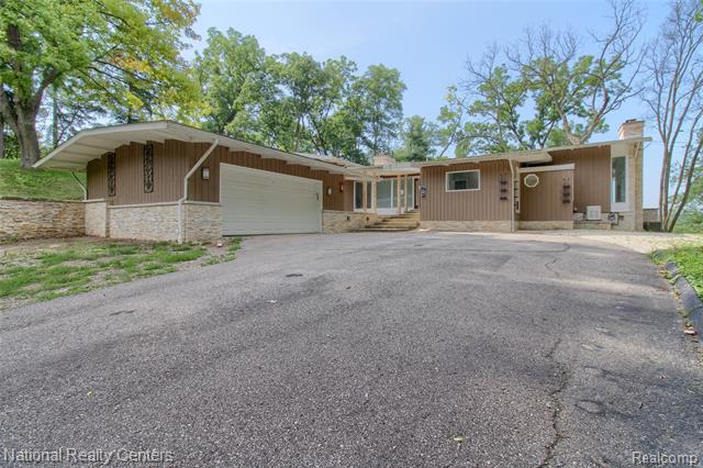 front view picture of 341 Corrie Road, Ann Arbor, MI. 48105