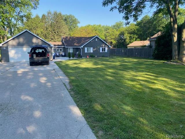 front view picture of 370 Adams Rd, Saginaw, MI. 48609