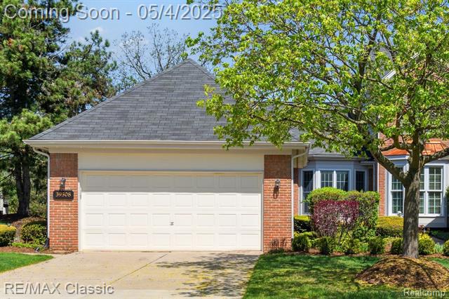 front view picture of 39508 Village Run, Northville, MI. 48168