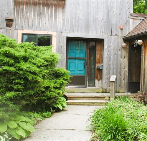 front view picture of 2165 Pauline Court, Ann Arbor, MI. 48103