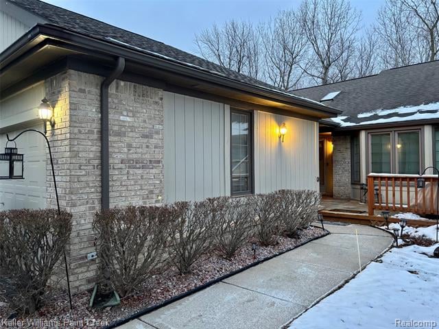 front view picture of 33890 Oakwood Drive, Sterling Heights, MI. 48312