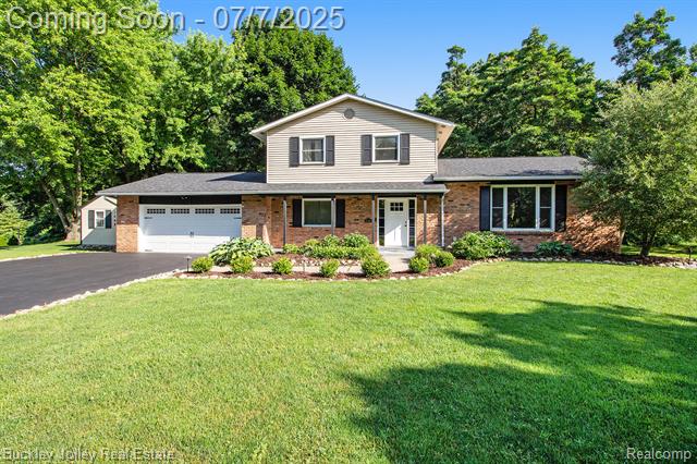 front view picture of 1049 Hillcrest Avenue, Brighton, MI. 48116