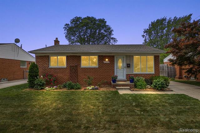 front view picture of 27829 Osmun St, Madison Heights, MI. 48071