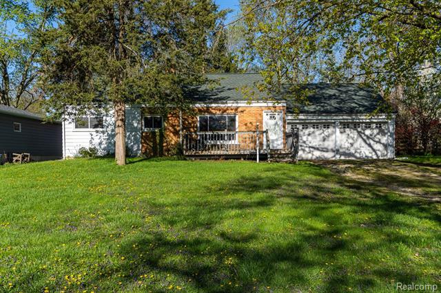 front view picture of 2546 Carlton Drive, Ann Arbor, MI. 48108