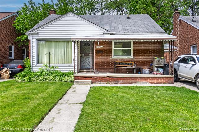 front view picture of 12729 Grandmont Avenue, Detroit, MI. 48227