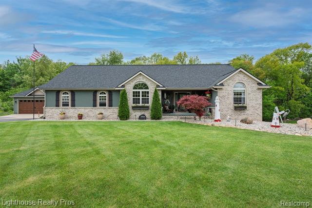 front view picture of 2363 Sundance Ridge, Howell, MI. 48843