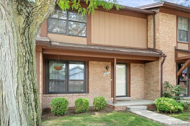 front view picture of 24873 Greenhill Road, Warren, MI. 48091