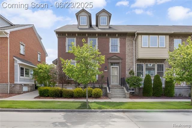 front view picture of 750 2Nd Street, Wyandotte, MI. 48192