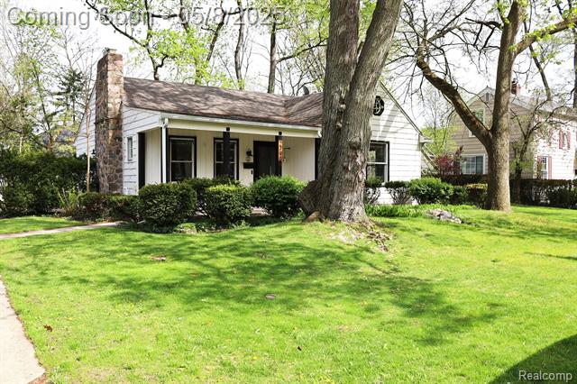 front view picture of 2790 Ferris St, Berkley, MI. 48072