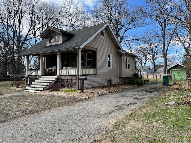 front view picture of 716 Catalpa Dr, Royal Oak, MI. 48067