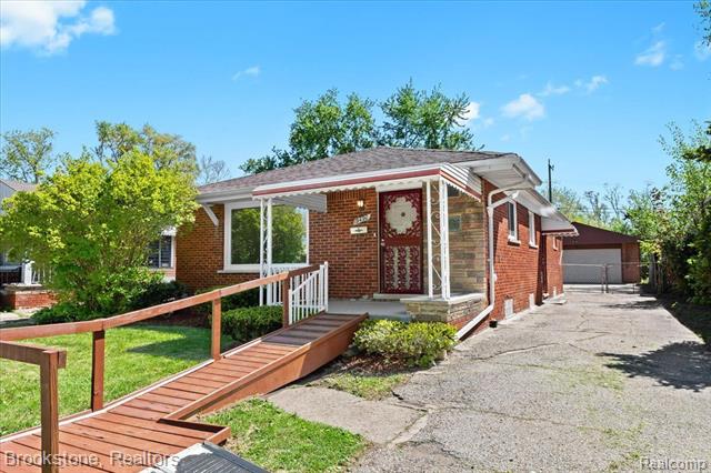 front view picture of 19490 Archer Street, Detroit, MI. 48219