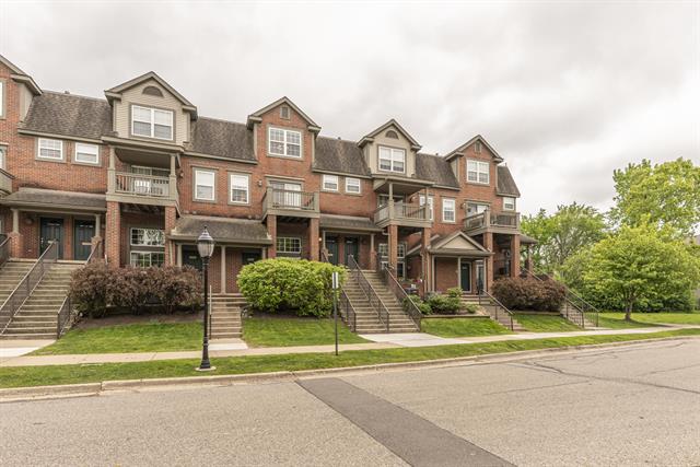 front view picture of 2912 Barclay Way, Ann Arbor, MI. 48105
