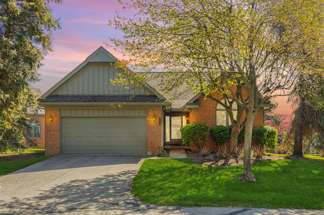 front view picture of 37743 Avon Ln, Farmington, MI. 48331