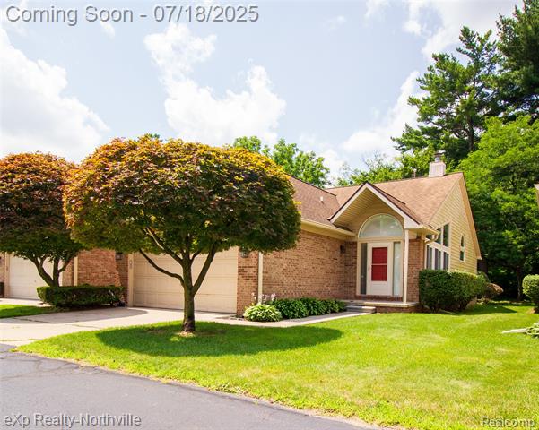 front view picture of 19201 Meadowridge, Livonia, MI. 48152