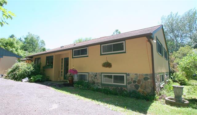 front view picture of 3079 Pittsview Drive, Ann Arbor, MI. 48108