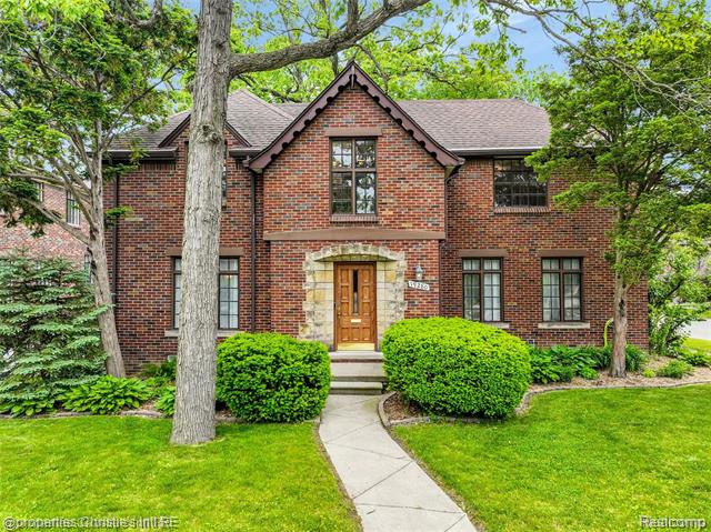 front view picture of 19280 Warrington, Detroit, MI. 48221