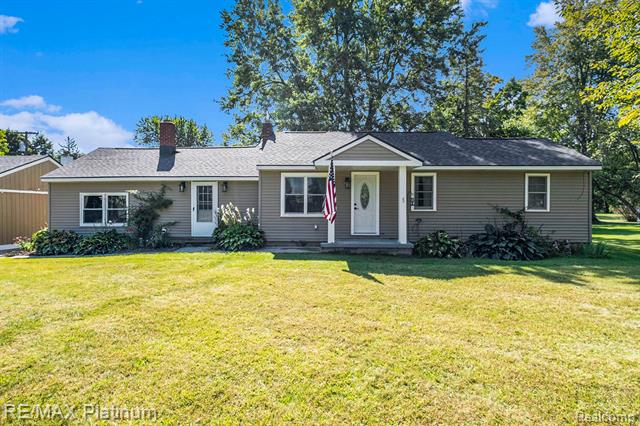 front view picture of 1720 Haines Road, Lapeer, MI. 48446