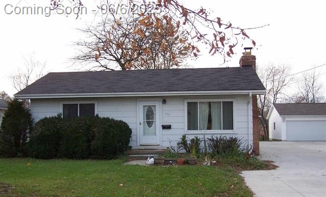 front view picture of 111 N Maple Road, Saline, MI. 48176