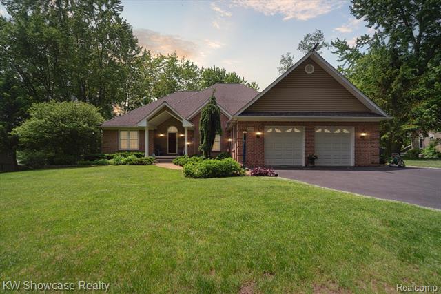 front view picture of 9120 Pineview Lake Drive, Linden, MI. 48451