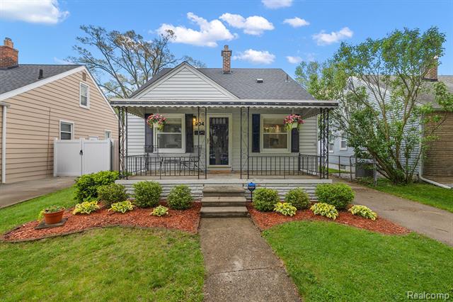 front view picture of 904 N Dorchester Ave, Royal Oak, MI. 48067