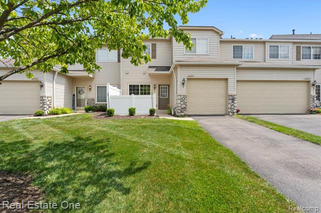 front view picture of 26783 Kirkway Circle, Trenton, MI. 48183