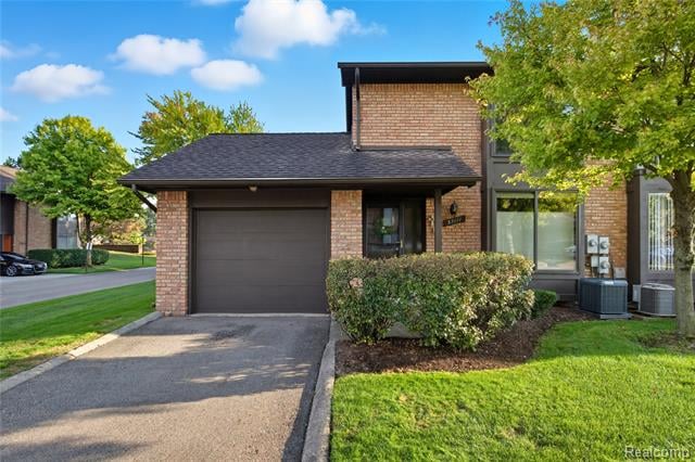 front view picture of 37111 Clubhouse Drive, Sterling Heights, MI. 48312