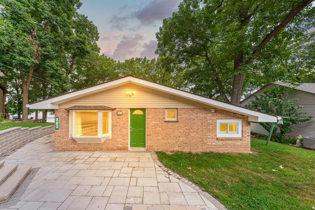 front view picture of 883 Hurley, Howell, MI. 48843
