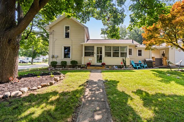 front view picture of 743 N State St, Jackson, MI. 49202