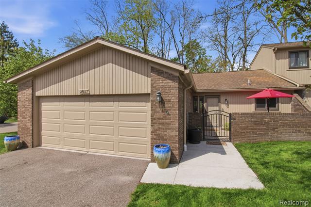 front view picture of 28877 Walnut Grove Ln, Southfield, MI. 48034