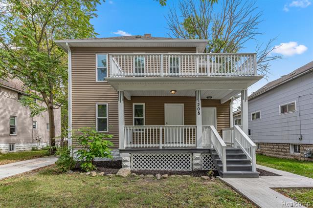 front view picture of 208 S Sheridan, Bay City, MI. 48708