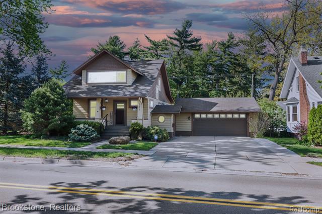 front view picture of 233 Gardenia Ave, Royal Oak, MI. 48067