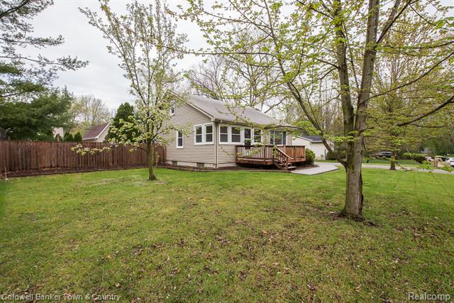 front view picture of 333 Fairmount Street, Whitmore Lake, MI. 48189