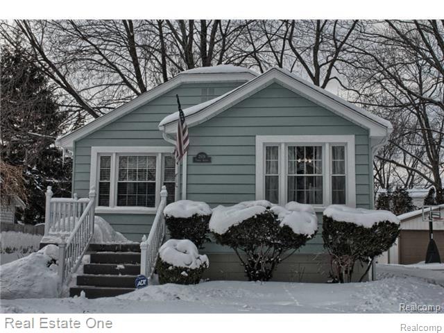 front view picture of 2939 Thomas Ave, Berkley, MI. 48072