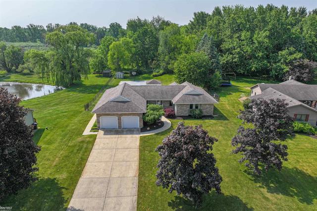 front view picture of 1279 Lake Valley Drive, Fenton, MI. 48430