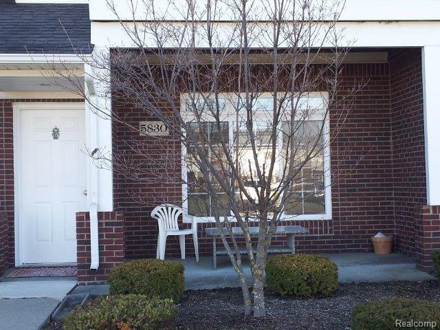 front view picture of 5830 Acorn Lane, Sterling Heights, MI. 48314