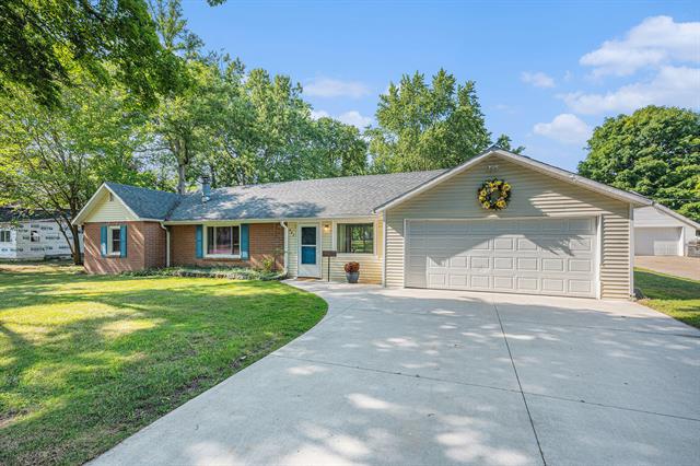front view picture of 422 W Morrell Street, Otsego, MI. 49078