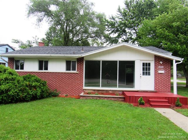 front view picture of 1949 Grove Road, Ypsilanti, MI. 48198